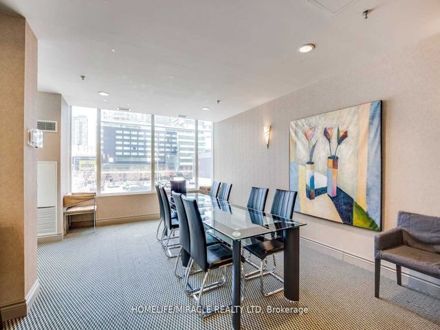 302 - 30 Grand Trunk Cres