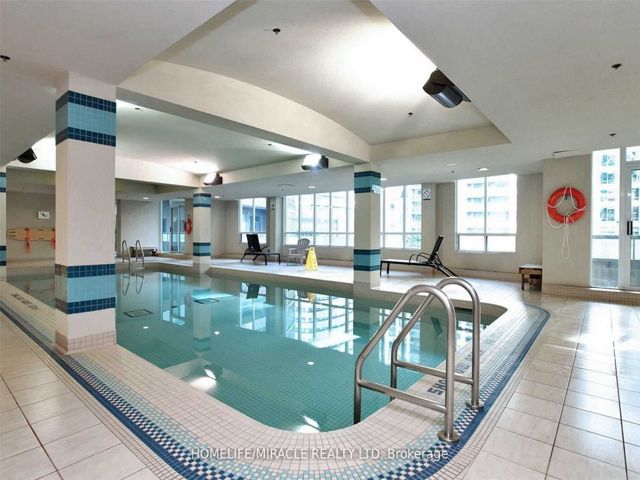302 - 30 Grand Trunk Cres