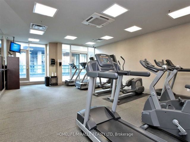 302 - 30 Grand Trunk Cres