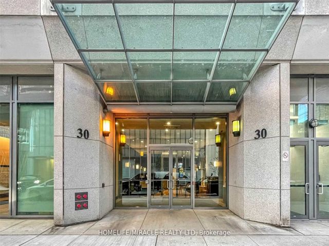 302 - 30 Grand Trunk Cres