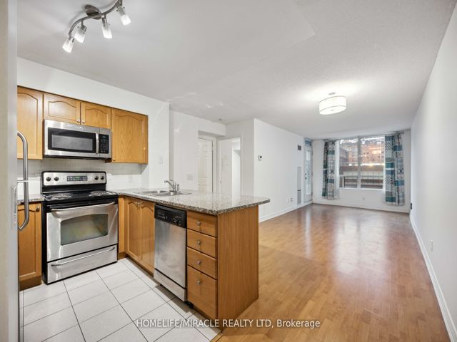 302 - 30 Grand Trunk Cres