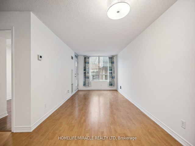302 - 30 Grand Trunk Cres