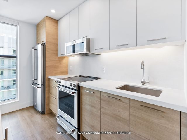 3307 - 200 Redpath Ave