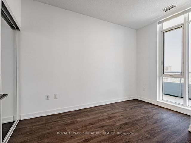 2001 - 225 Sumach St