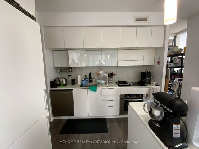 2103 - 110 Charles St E