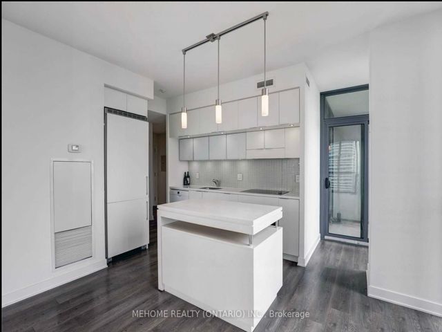 2103 - 110 Charles St E