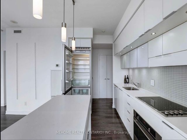 2103 - 110 Charles St E