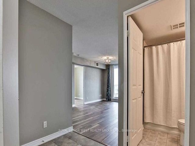 1404 - 1369 Bloor St W