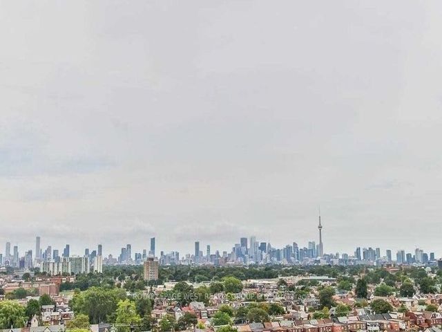 1404 - 1369 Bloor St W