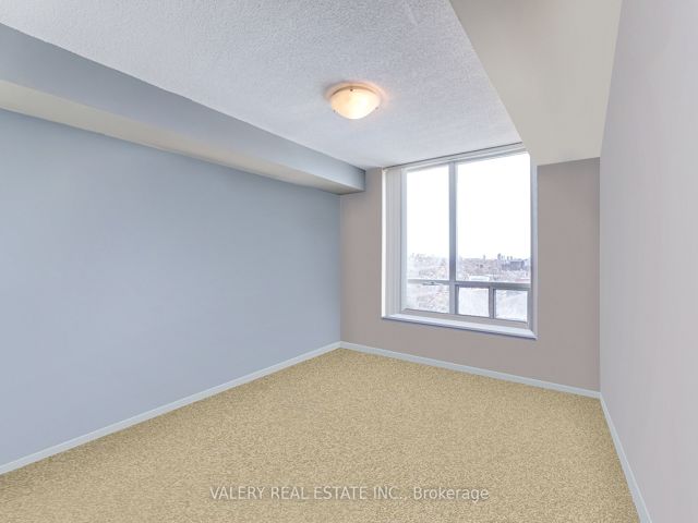 1216 - 1369 Bloor St W