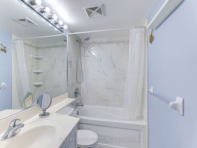 1216 - 1369 Bloor St W