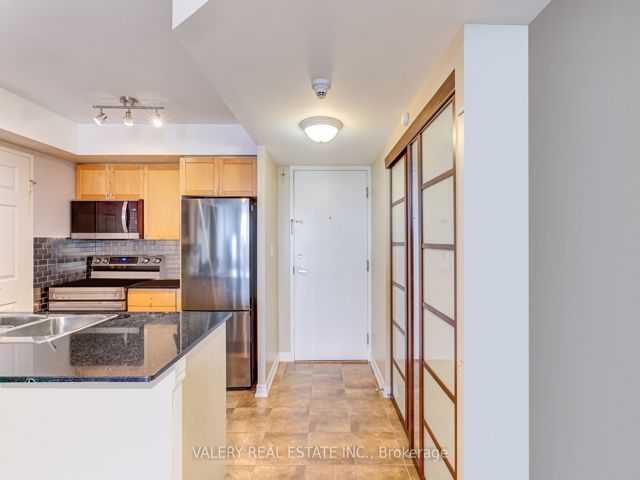1216 - 1369 Bloor St W