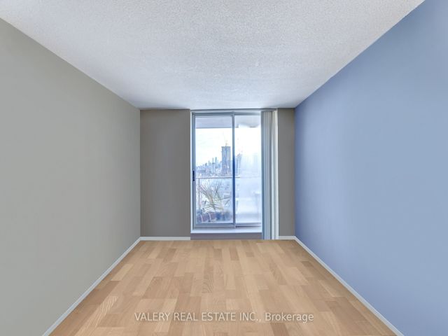 1216 - 1369 Bloor St W