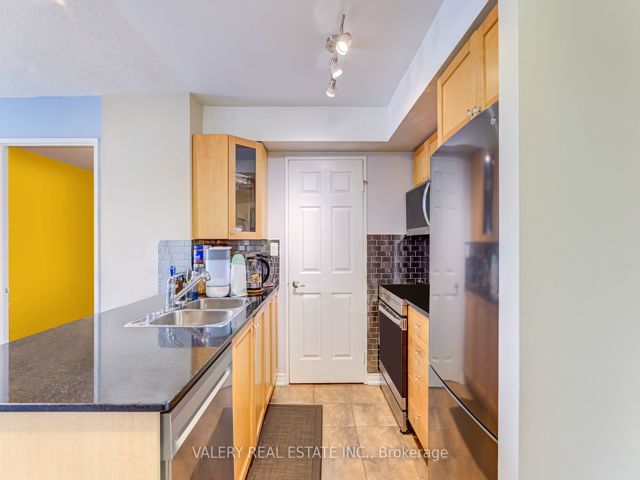 1216 - 1369 Bloor St W