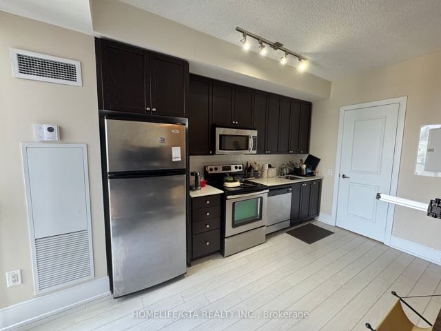 1027 - 560 Front St W