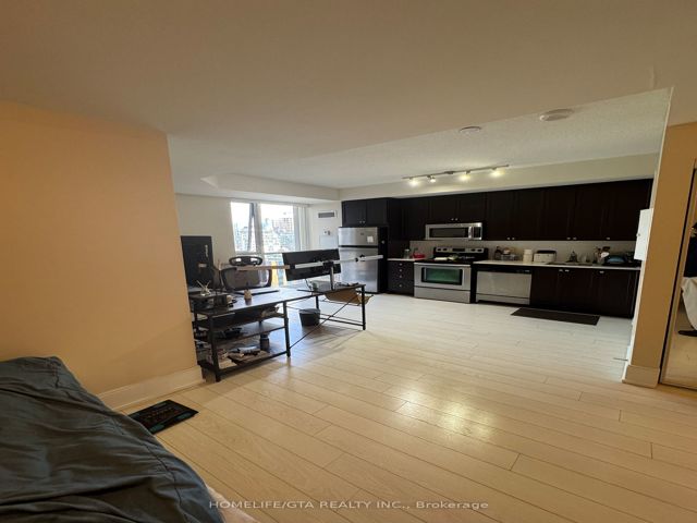 1027 - 560 Front St W