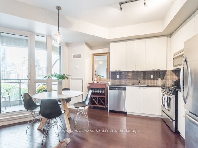 801 - 35 Hayden St