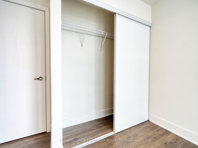 1015 - 188 Fairview Malll Dr