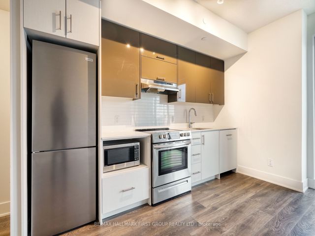 1015 - 188 Fairview Malll Dr