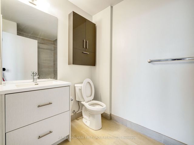 1015 - 188 Fairview Malll Dr