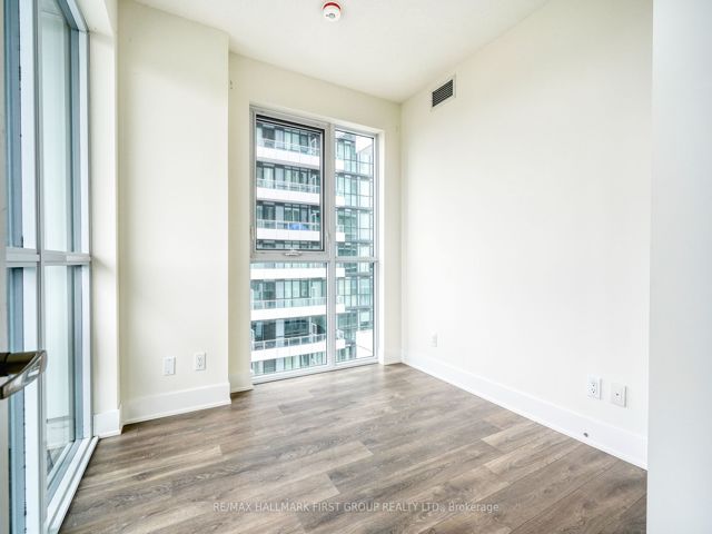 1015 - 188 Fairview Malll Dr