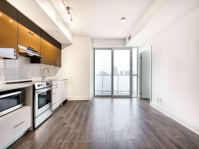 1015 - 188 Fairview Malll Dr