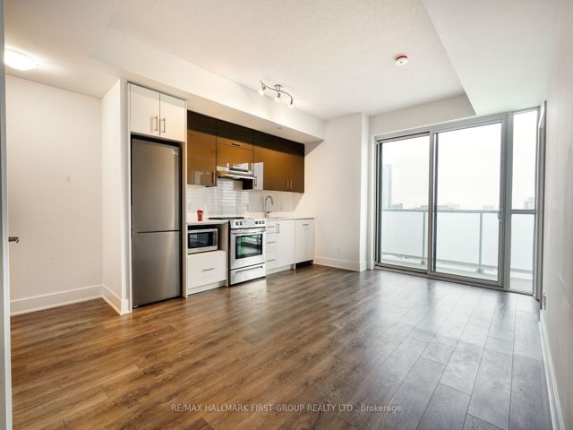 1015 - 188 Fairview Malll Dr