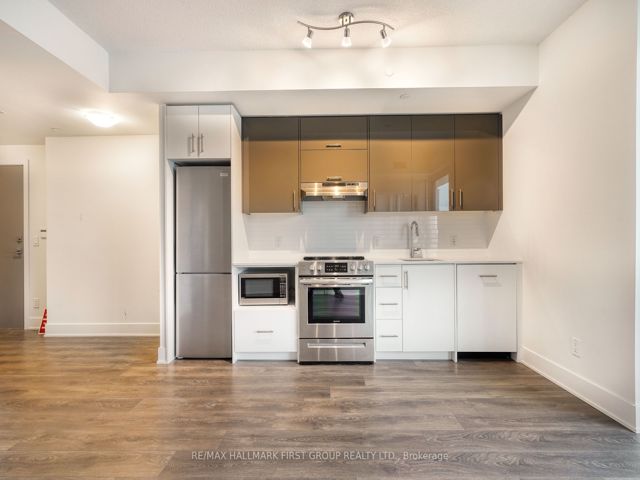 1015 - 188 Fairview Malll Dr