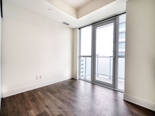 1015 - 188 Fairview Malll Dr