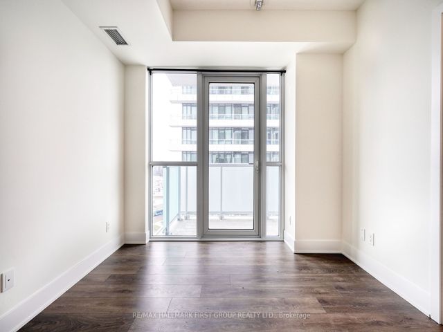 1015 - 188 Fairview Malll Dr