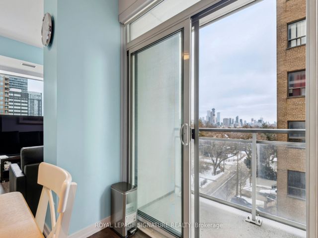 514 - 223 St Clair Ave W