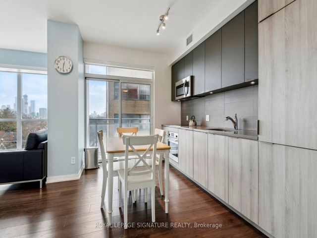 514 - 223 St Clair Ave W