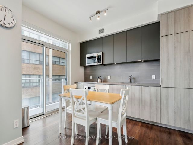 514 - 223 St Clair Ave W