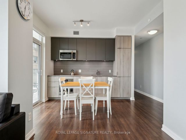 514 - 223 St Clair Ave W