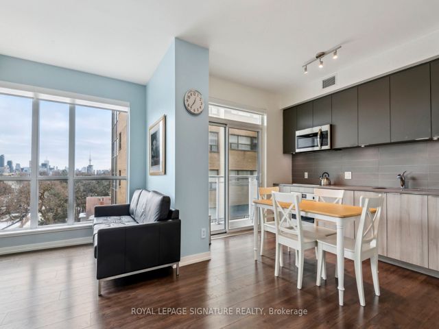 514 - 223 St Clair Ave W