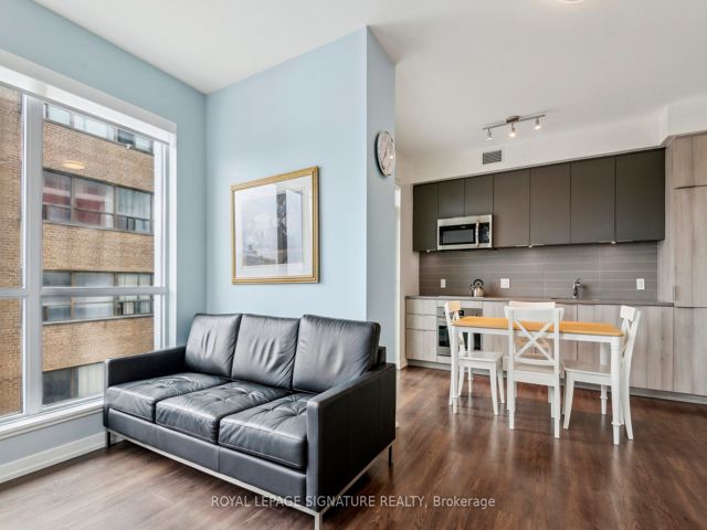 514 - 223 St Clair Ave W