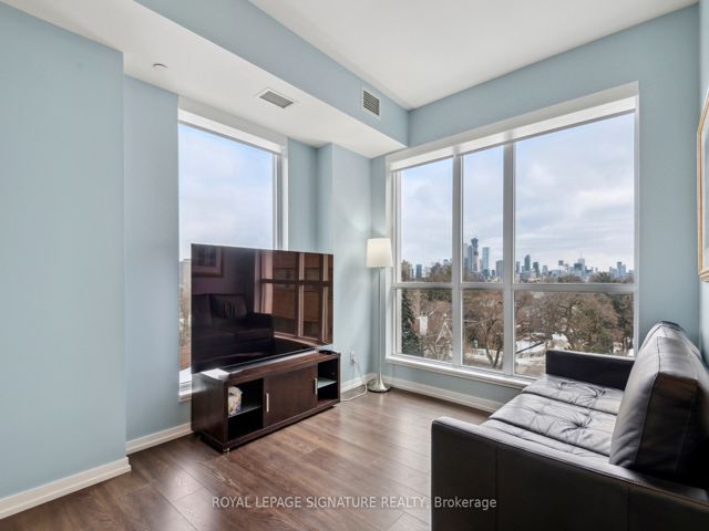 514 - 223 St Clair Ave W