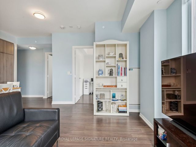 514 - 223 St Clair Ave W