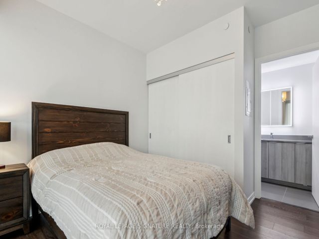 514 - 223 St Clair Ave W