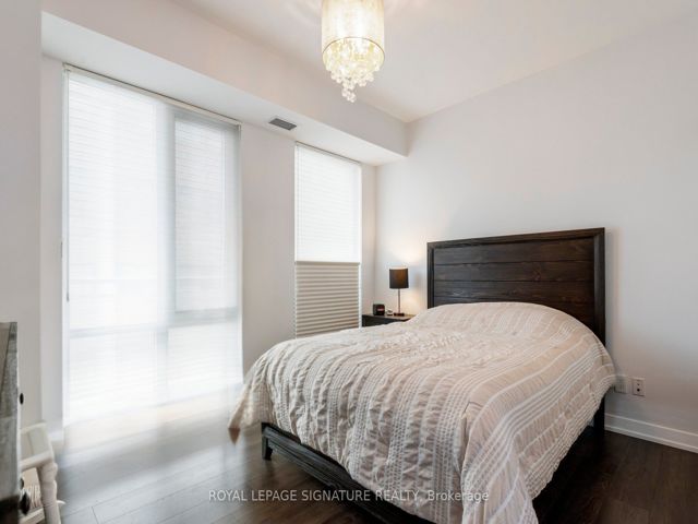 514 - 223 St Clair Ave W