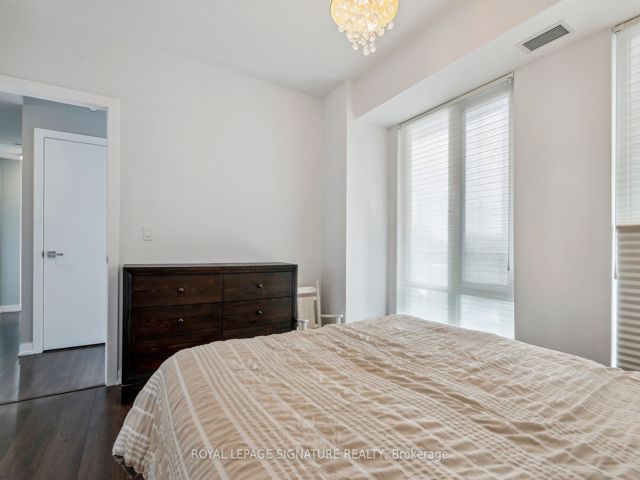 514 - 223 St Clair Ave W