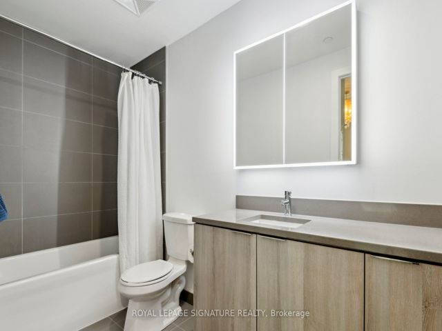 514 - 223 St Clair Ave W