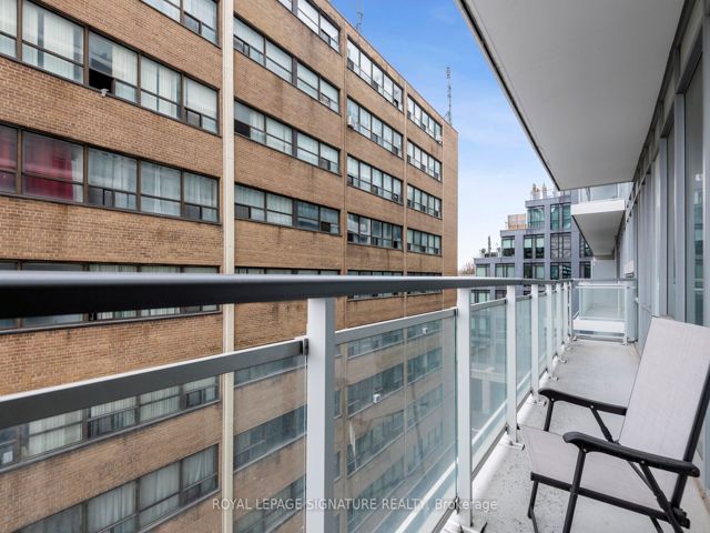 514 - 223 St Clair Ave W
