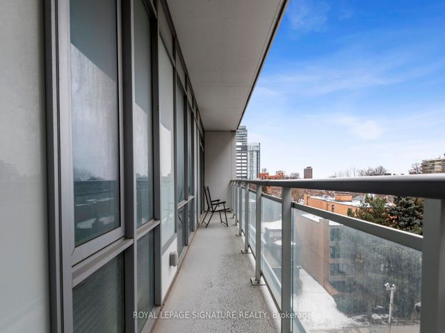 514 - 223 St Clair Ave W