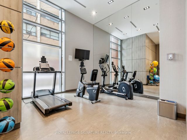 514 - 223 St Clair Ave W