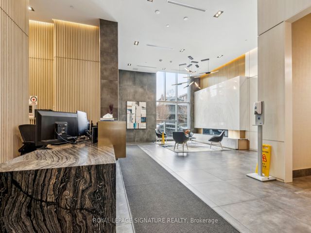 514 - 223 St Clair Ave W