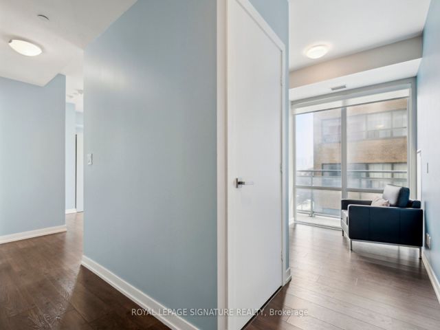 514 - 223 St Clair Ave W