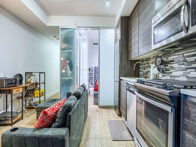 1301 - 111 Bathurst St