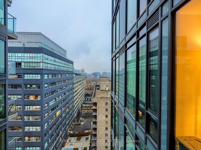 1301 - 111 Bathurst St