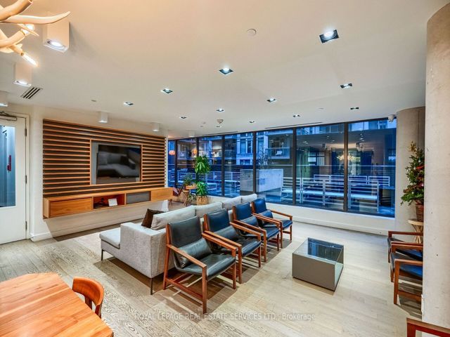 1301 - 111 Bathurst St